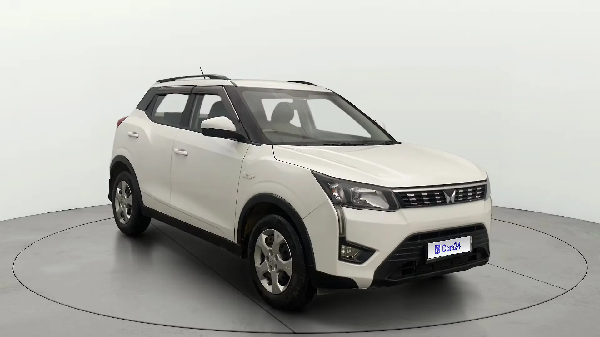 2023 Mahindra XUV300 W6 1.2 Petrol 1