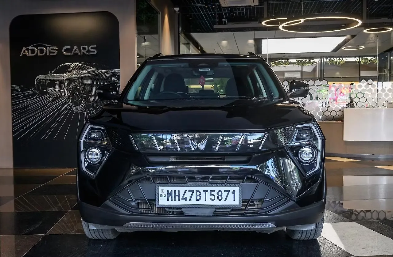 2024 Mahindra XUV 3XO AX7L Petrol 1.2L Turbo Automatic (TC) Dual Tone 1