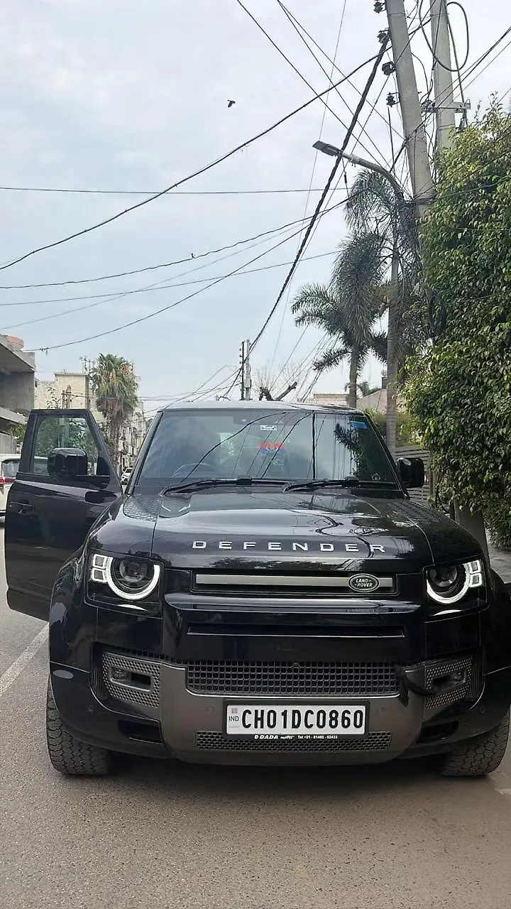 2025 Land Rover Defender 110 HSE 2.0 Petrol 1
