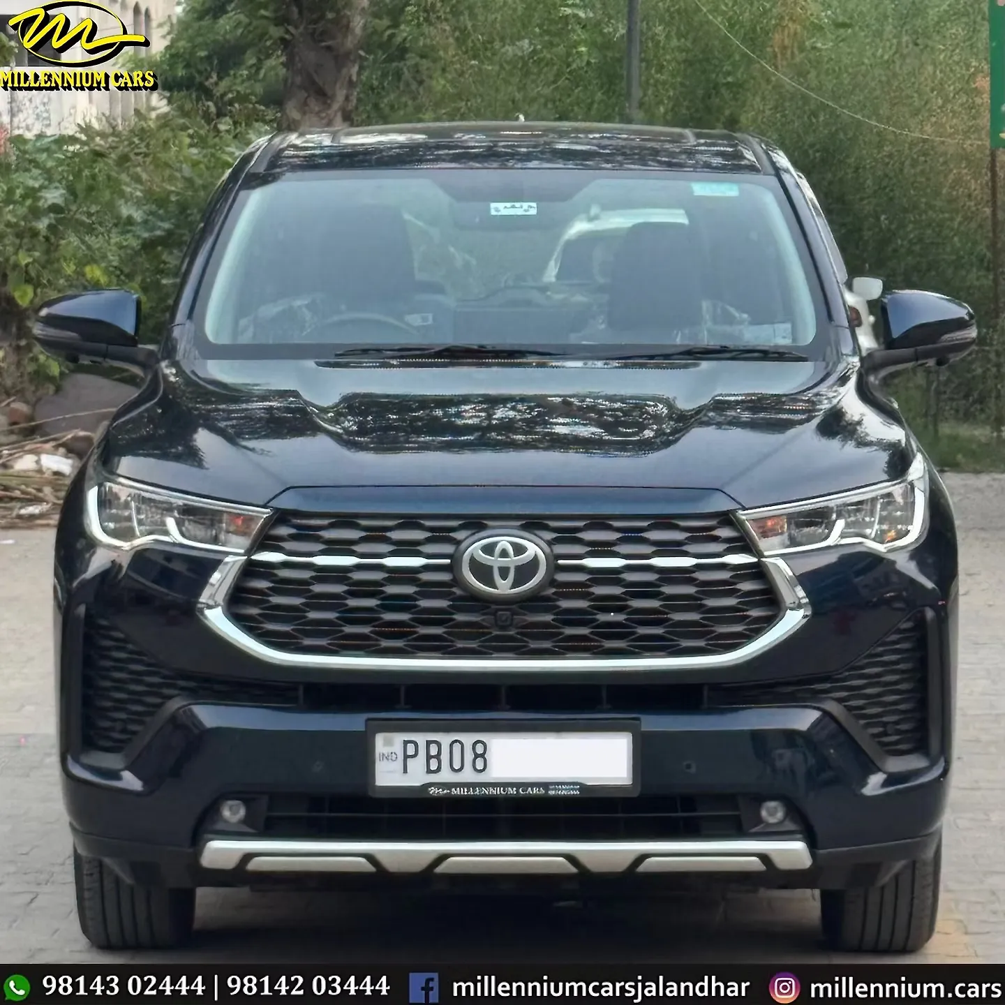 2025 Toyota Innova Hycross VX (O) Hybrid (Electric + Petrol) Automatic (e-CVT) 8 STR Platinum White Pearl 1