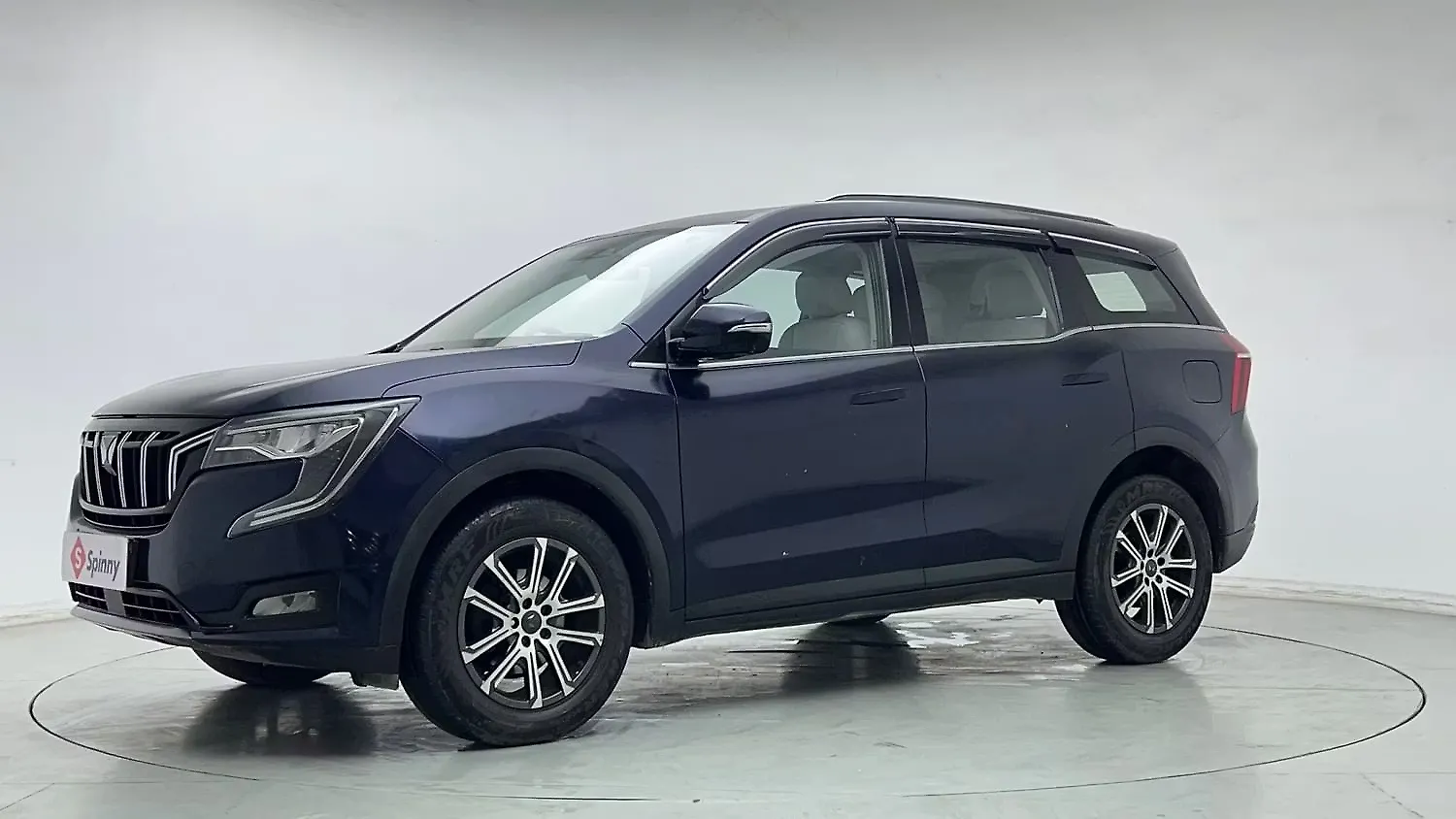2022 Mahindra XUV700 AX 7 Petrol AT Luxury Pack 7 STR [2021] 1