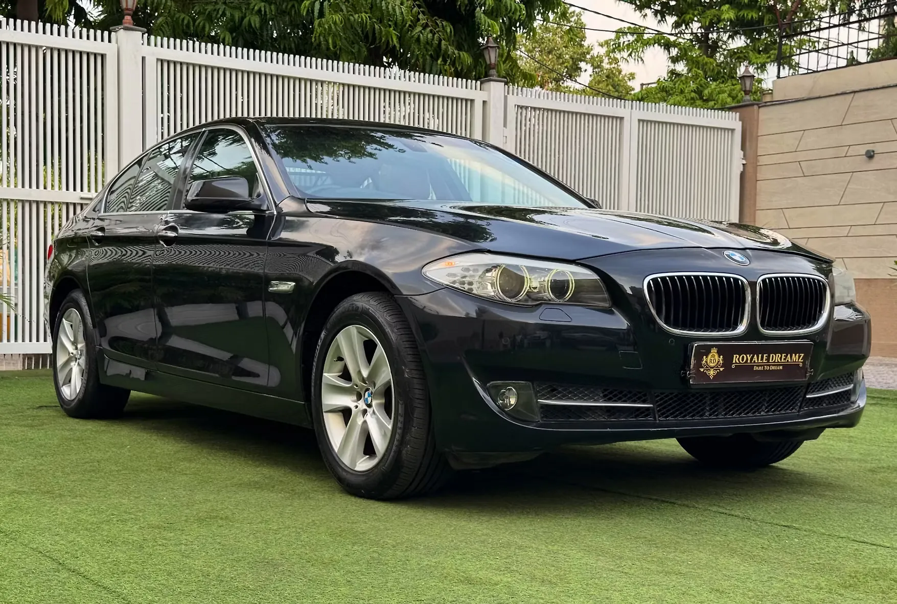 2012 BMW 5-Series 523i Sedan 1