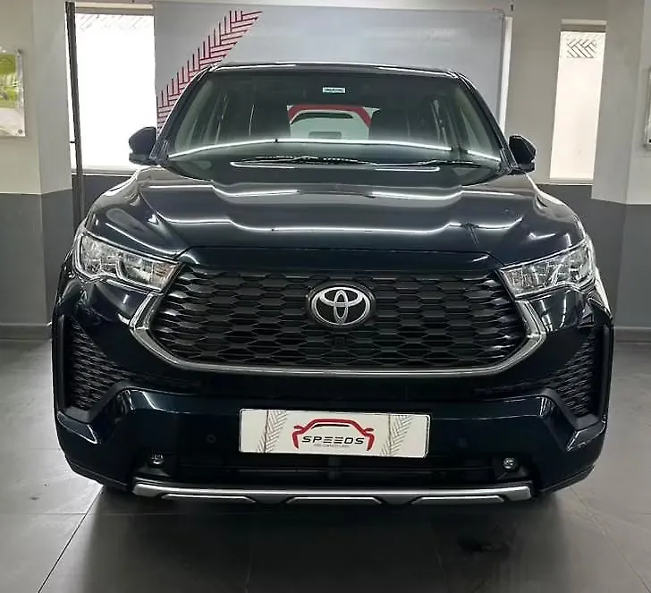 2023 टोयोटा इनोवा हायक्रॉस VX Hybrid (Electric + Petrol) Automatic (e-CVT) 8 STR 1