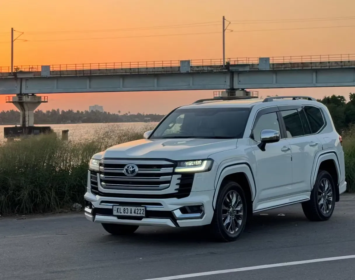2022 Toyota Land Cruiser ZX Diesel [2022] 1