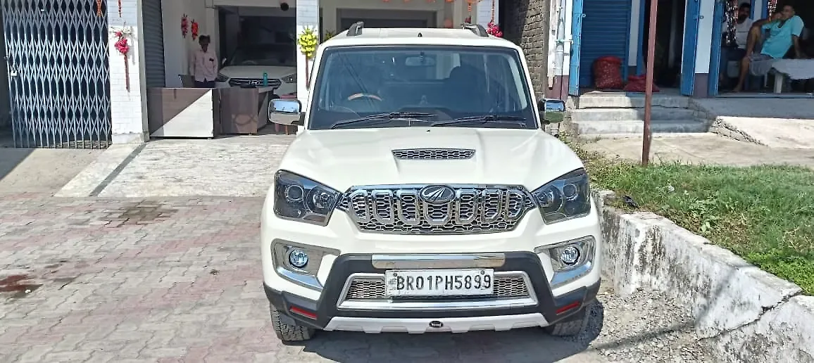 2017 Mahindra Scorpio S2 1