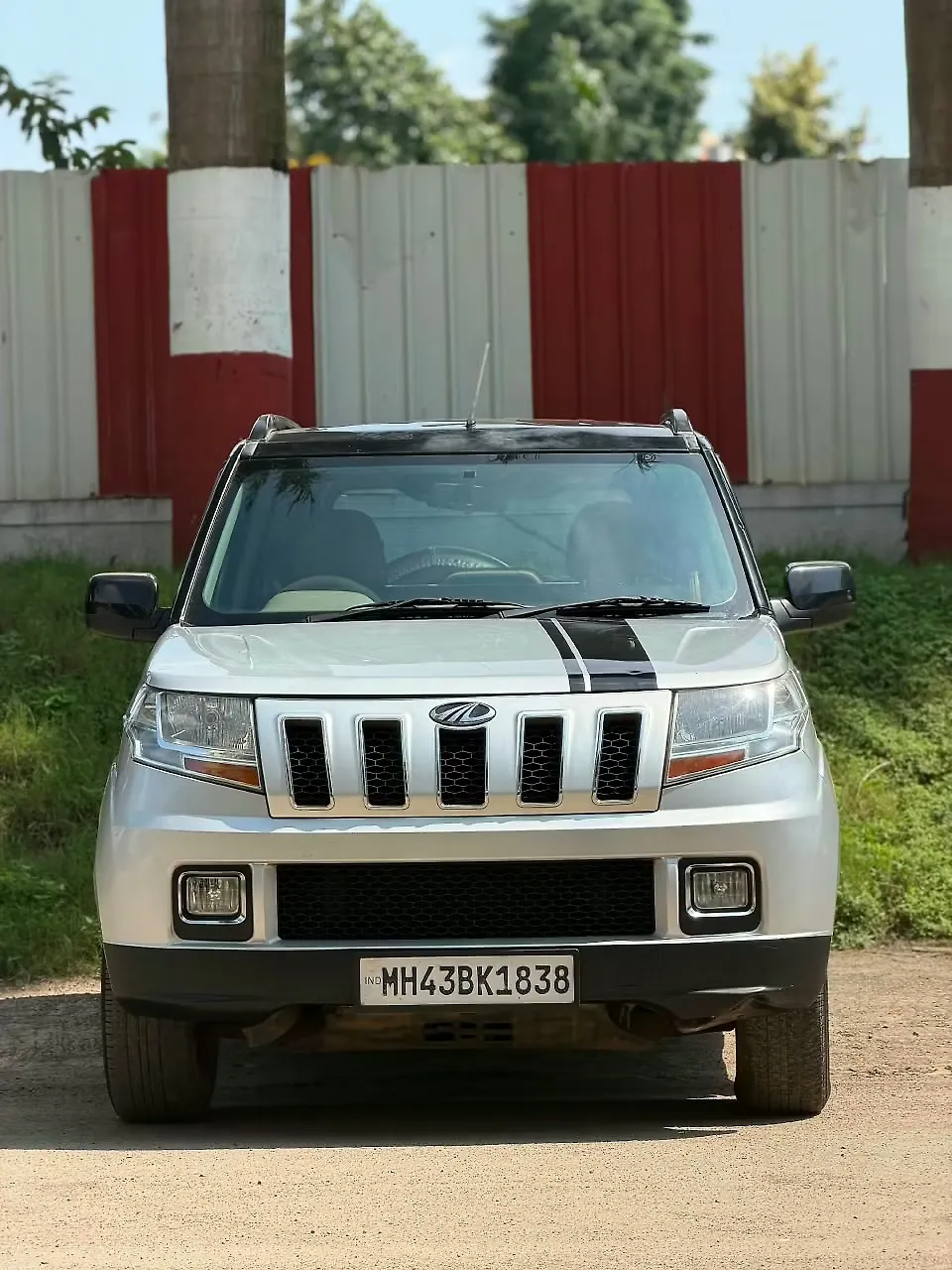 2017 Mahindra TUV300 T8 1