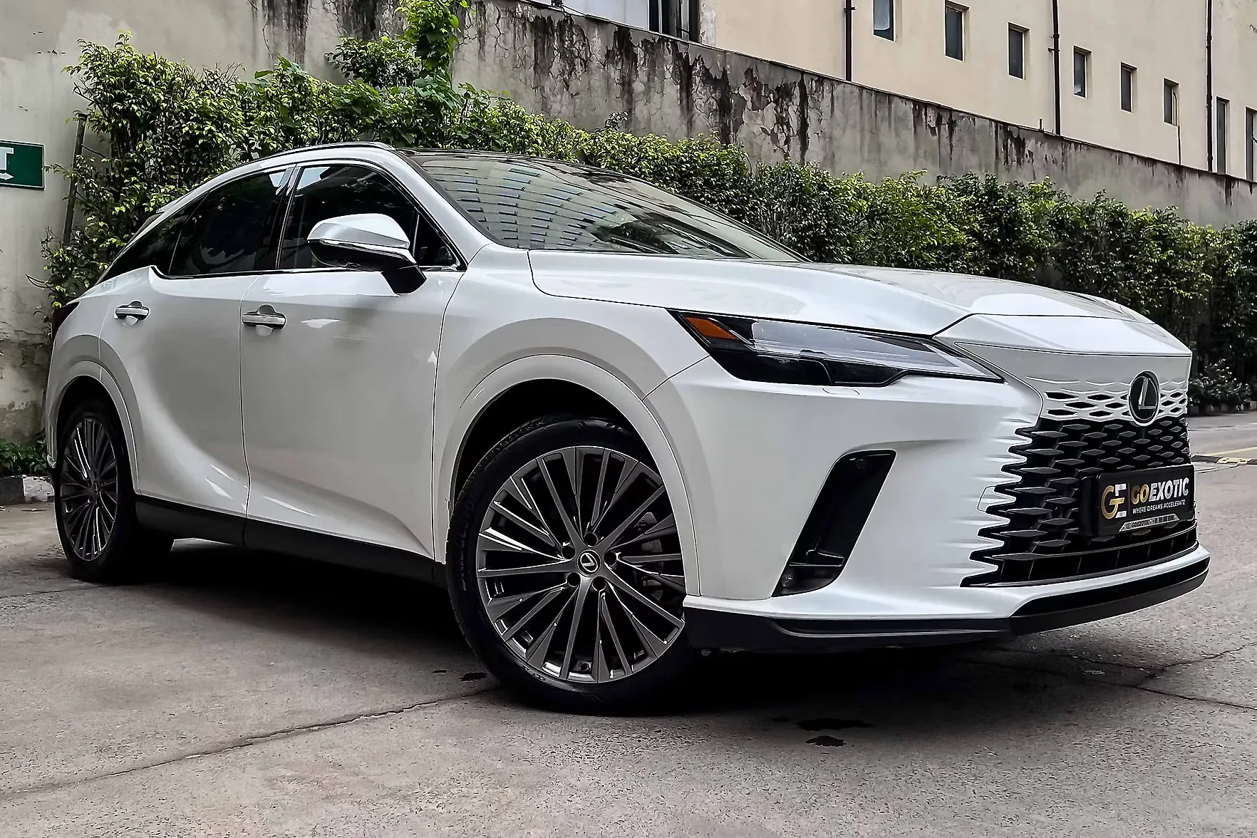 2025 Lexus RX 350h Luxury 1