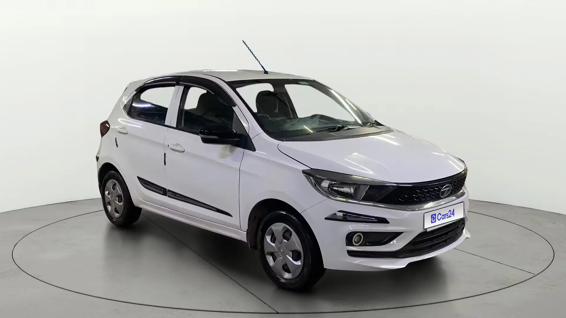 2023 Tata Tiago XT (O) [2023-2025] 1