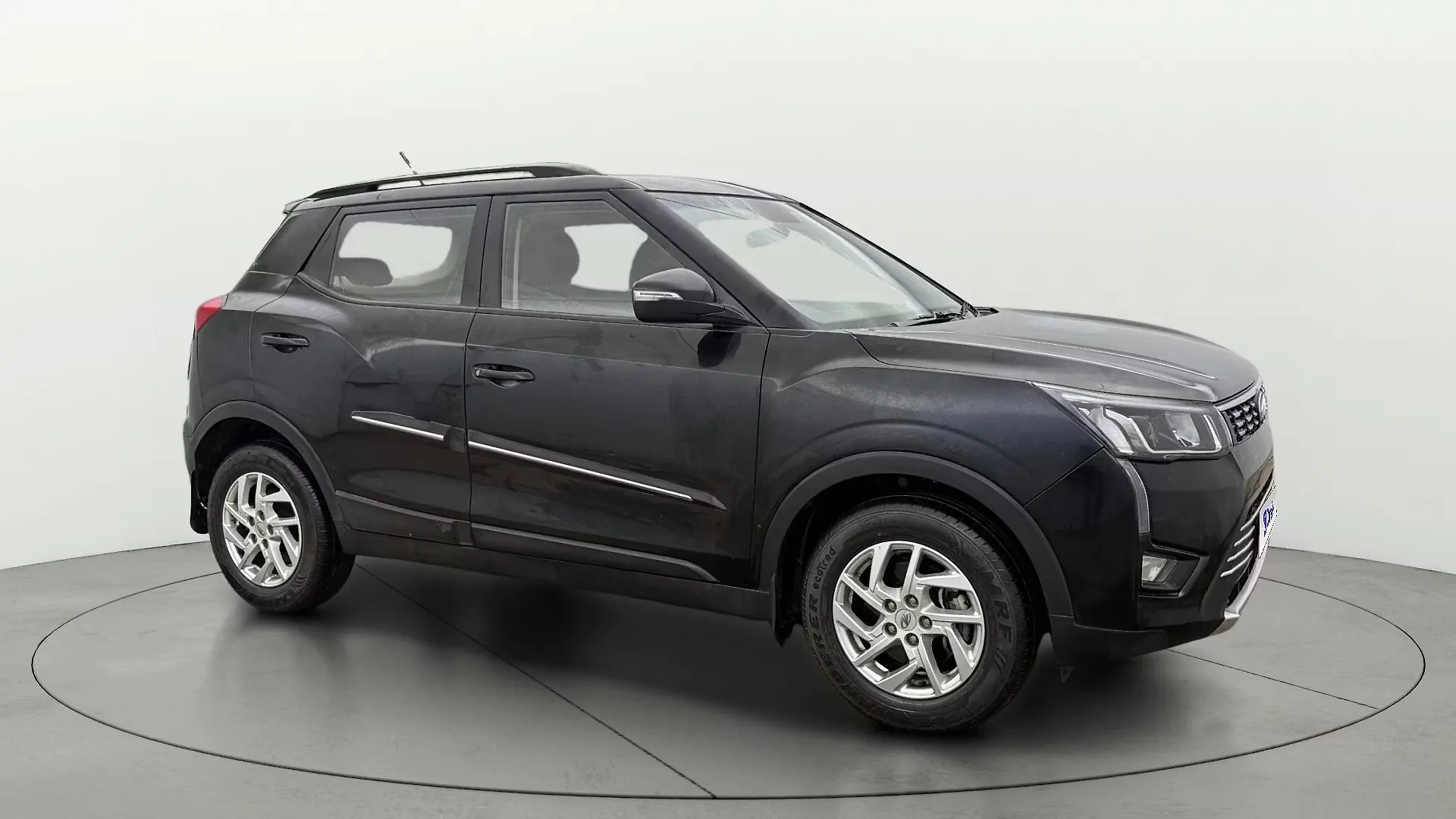 2022 Mahindra XUV300 W8 1.2 Petrol [2019] 1