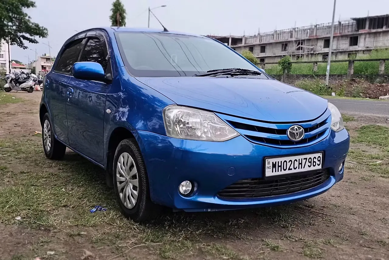 2012 Toyota Etios Liva G 1