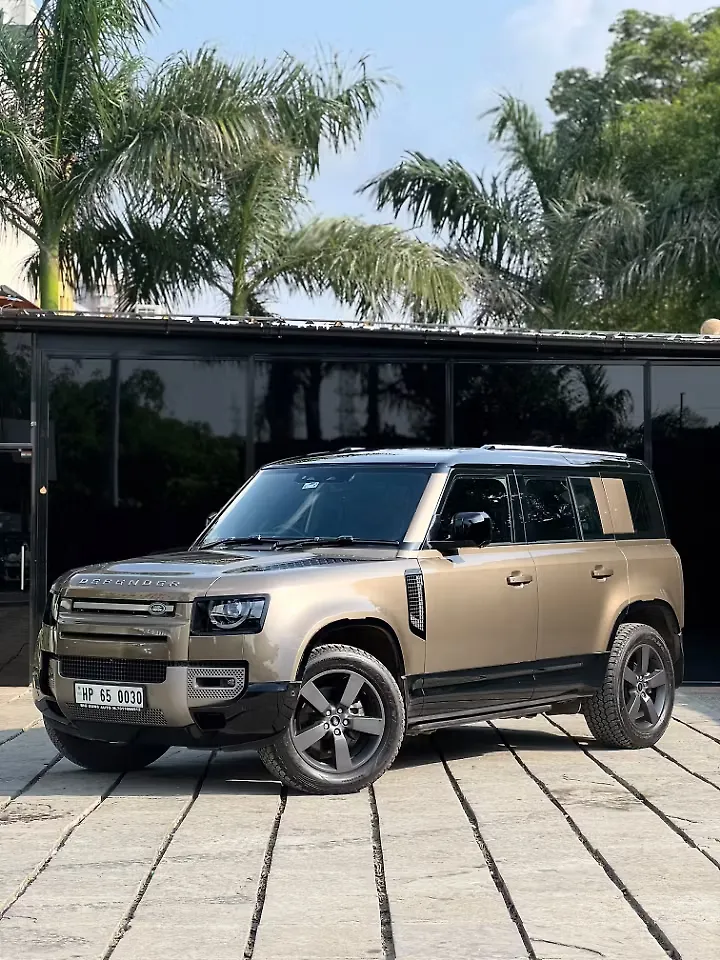 2025 Land Rover Defender 110 HSE 2.0 Petrol 1