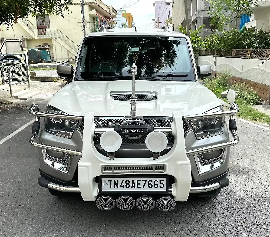 2016 Mahindra Scorpio S10 1
