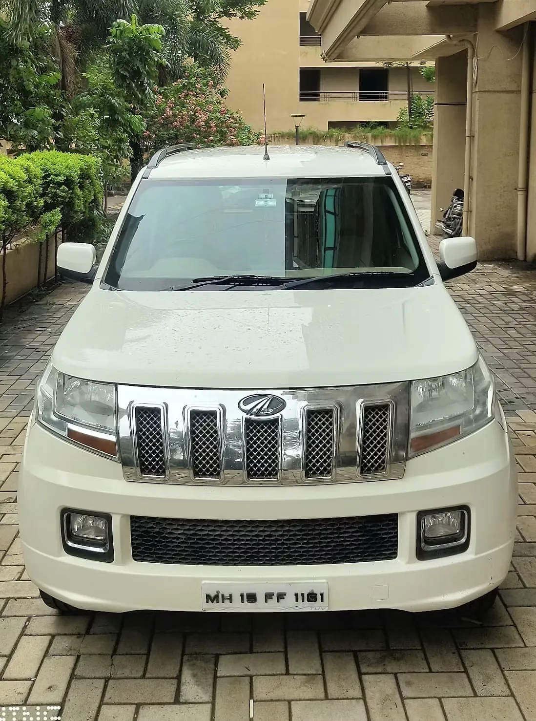 2016 Mahindra TUV300 T8 1