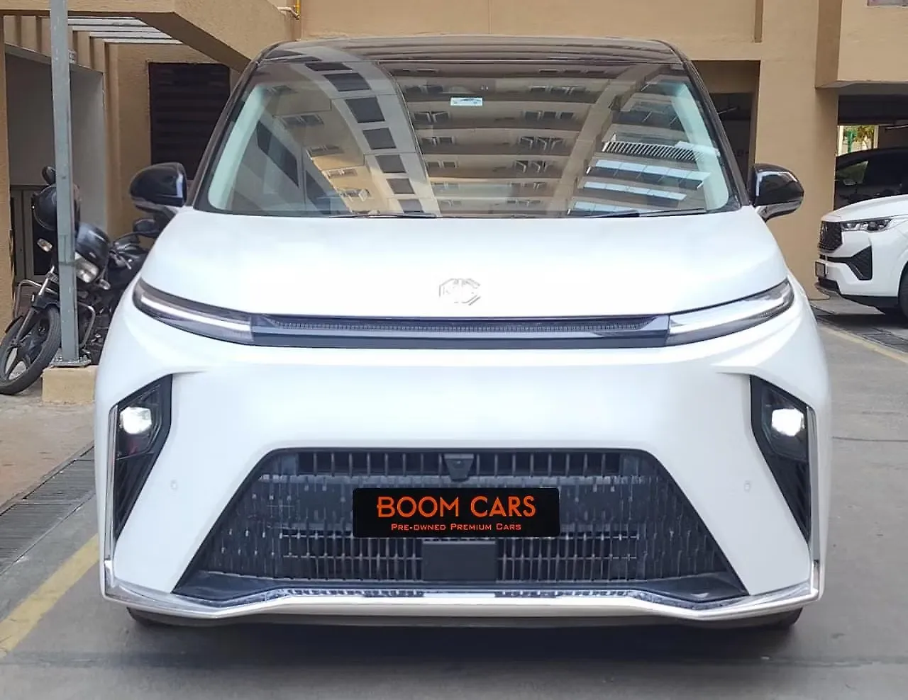 2025 MG M9 EV Presidential Limo 90.0 kWh 1