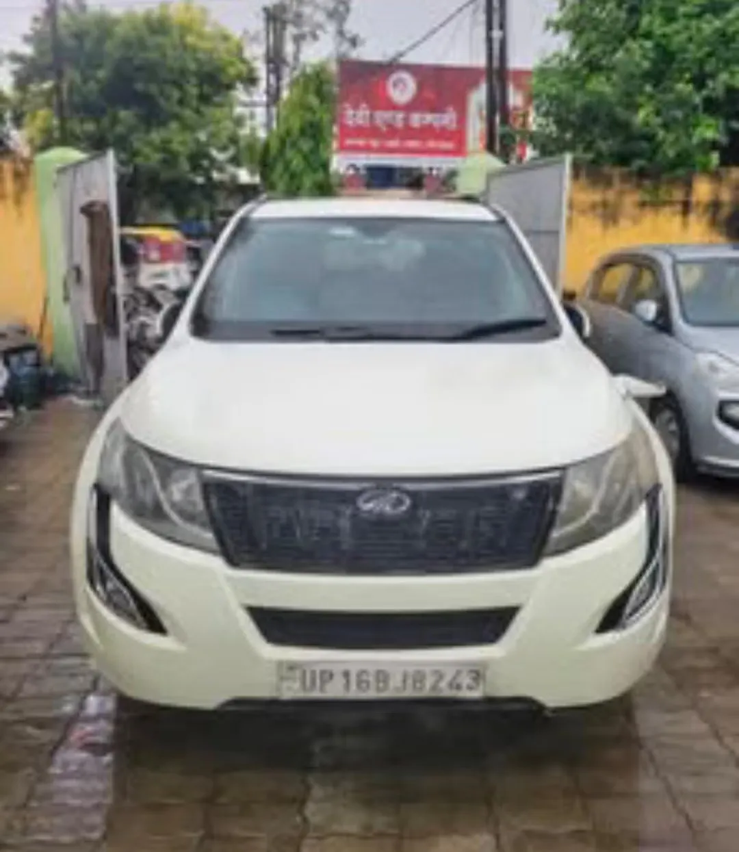 2016 Mahindra XUV500 W8 [2015-2017] 1