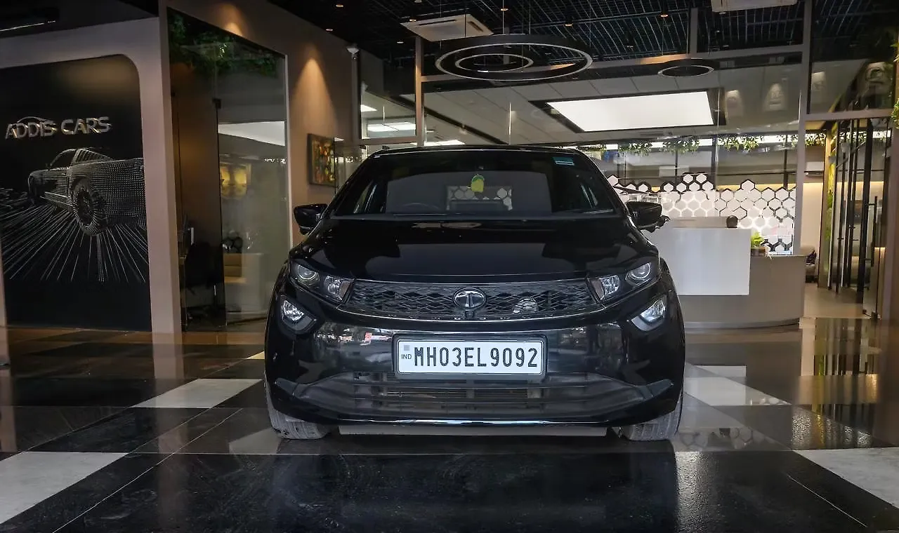 2024 Tata Altroz XZA Plus (S) Lux Petrol 1