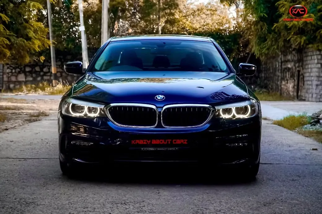 2018 BMW 5-Series 530i Sport Line 1