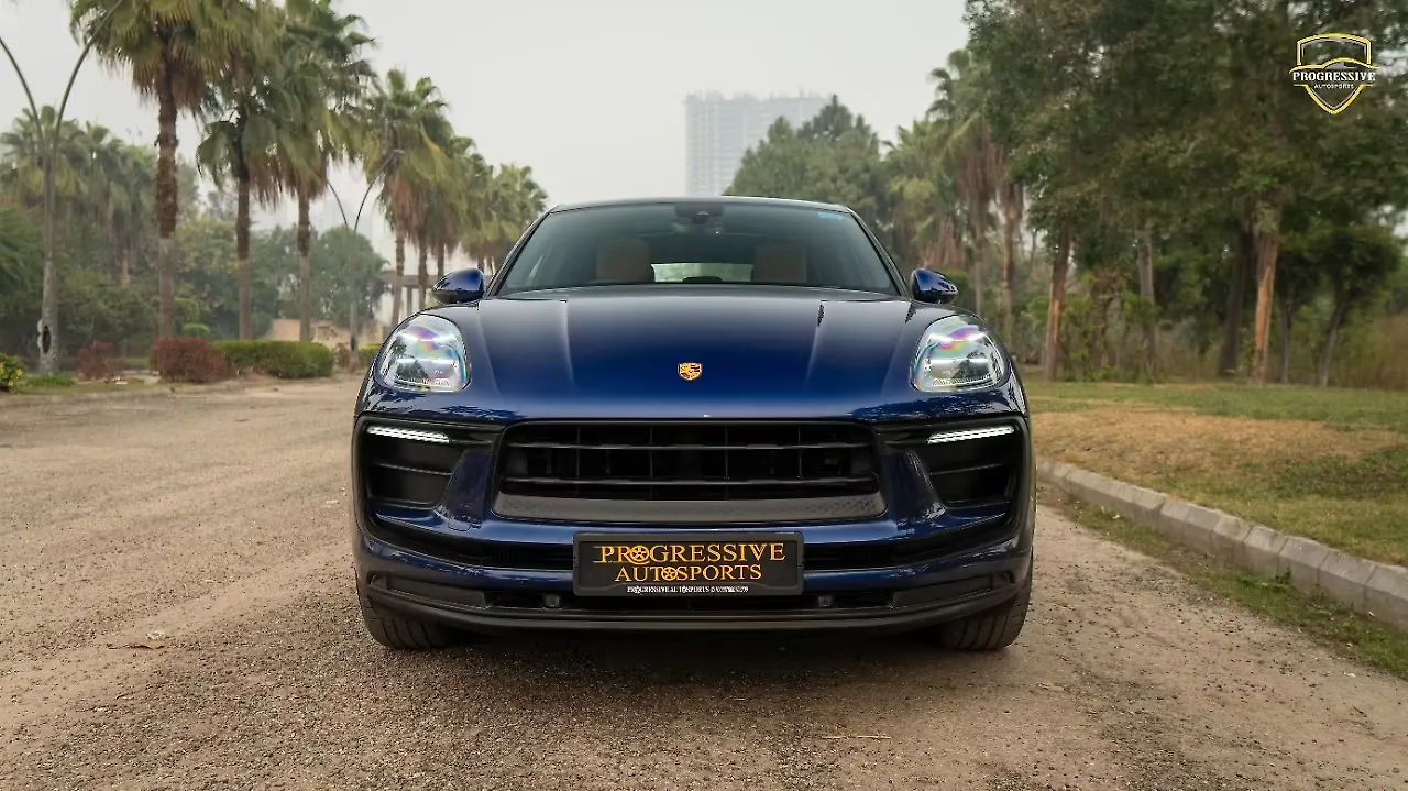 2024 Porsche Macan Base 1