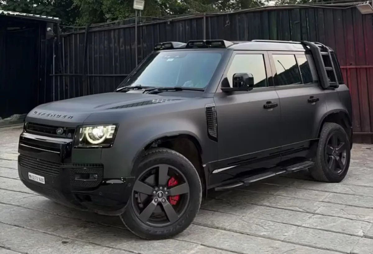 2023 Land Rover Defender 110 HSE 2.0 Petrol 1