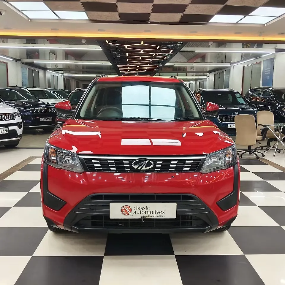 2022 Mahindra XUV300 W6 1.2 Petrol AMT [2021] 1