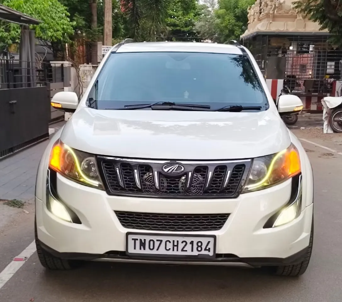 2016 Mahindra XUV500 W8 AT [2015-2017] 1