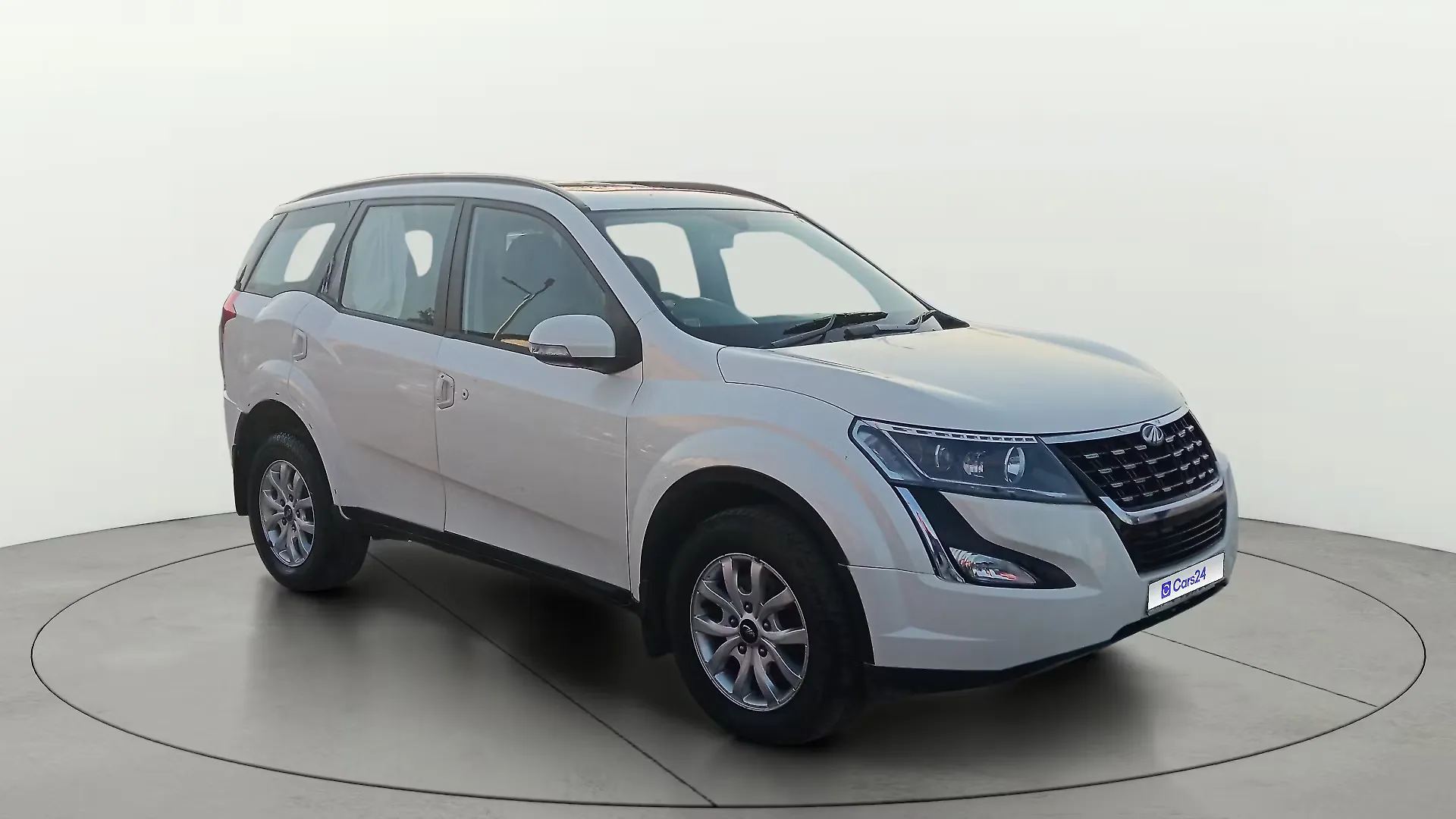 2019 Mahindra XUV500 W9 [2018-2020] 1