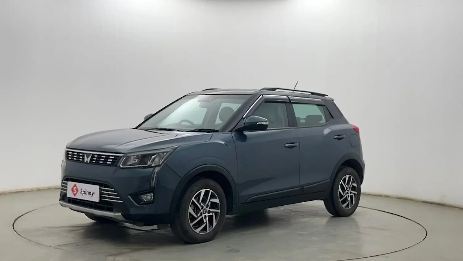 2024 Mahindra XUV300 W8 (O) 1.2 Petrol AMT 1