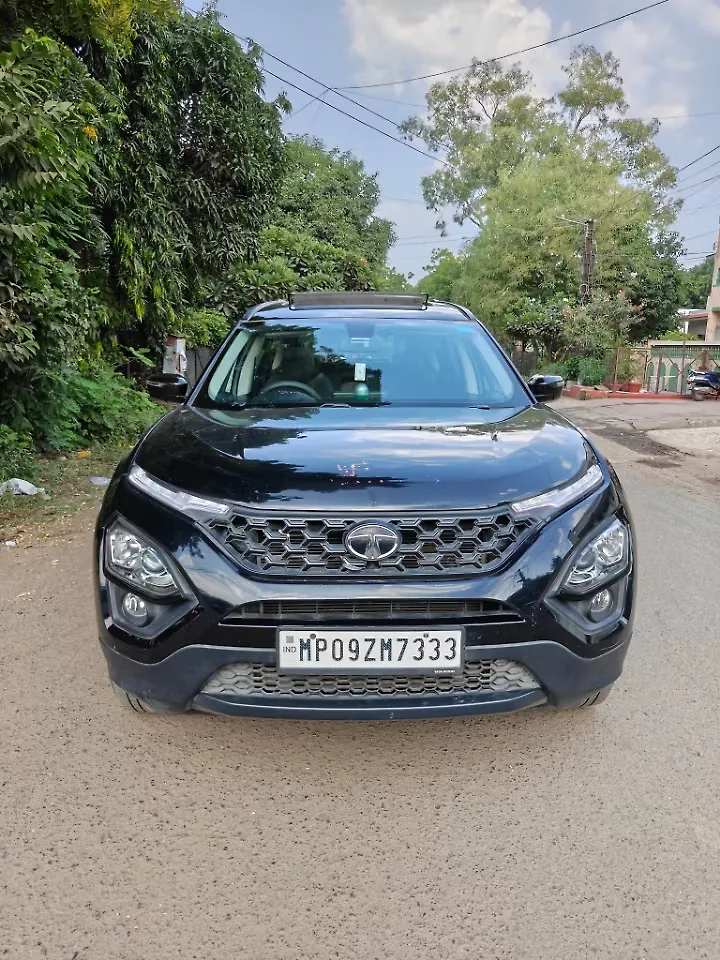 2023 Tata Safari XT Plus Dark Edition 1