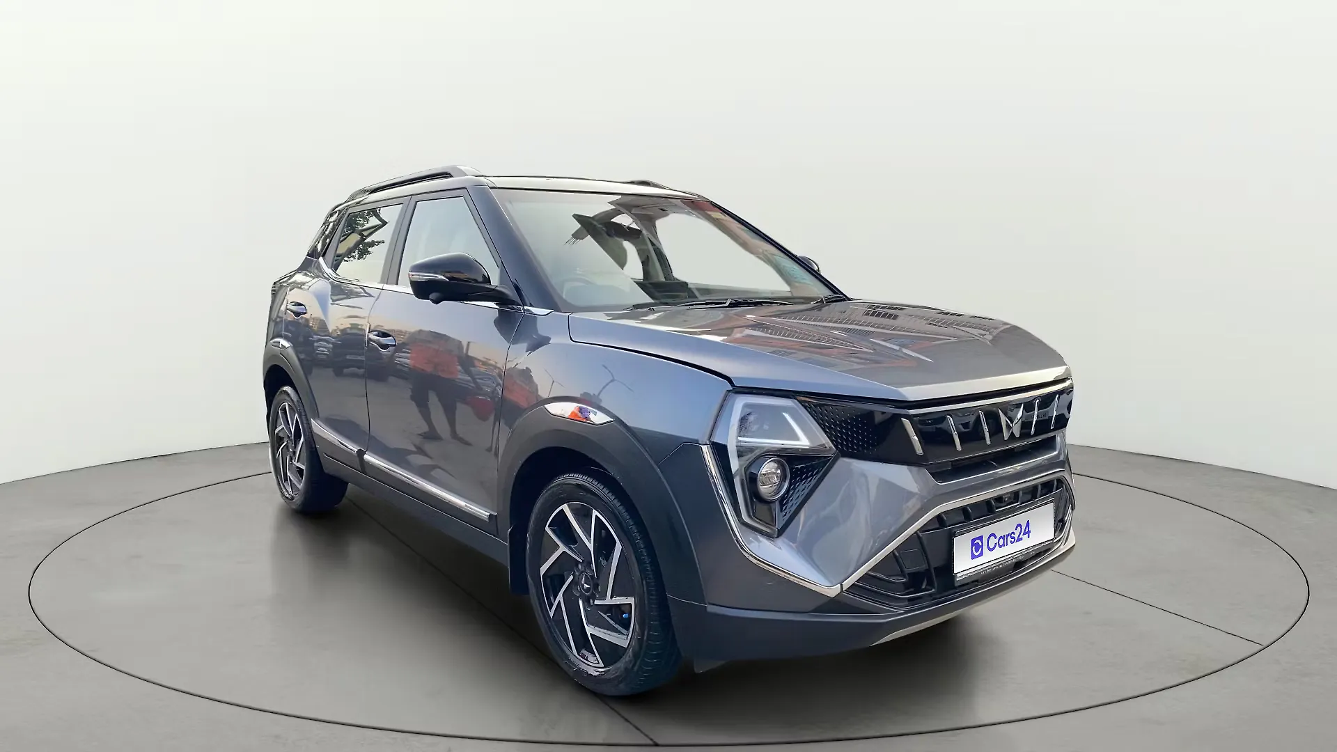 2024 Mahindra XUV 3XO AX7L Petrol 1.2L Turbo Automatic (TC) Dual Tone 1
