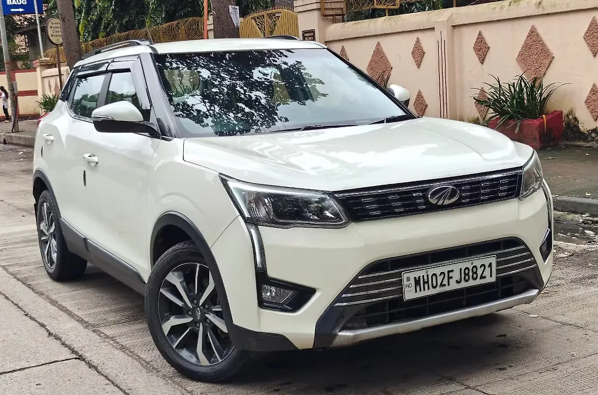 2020 Mahindra XUV300 W8 (O) 1.5 Diesel AMT 1
