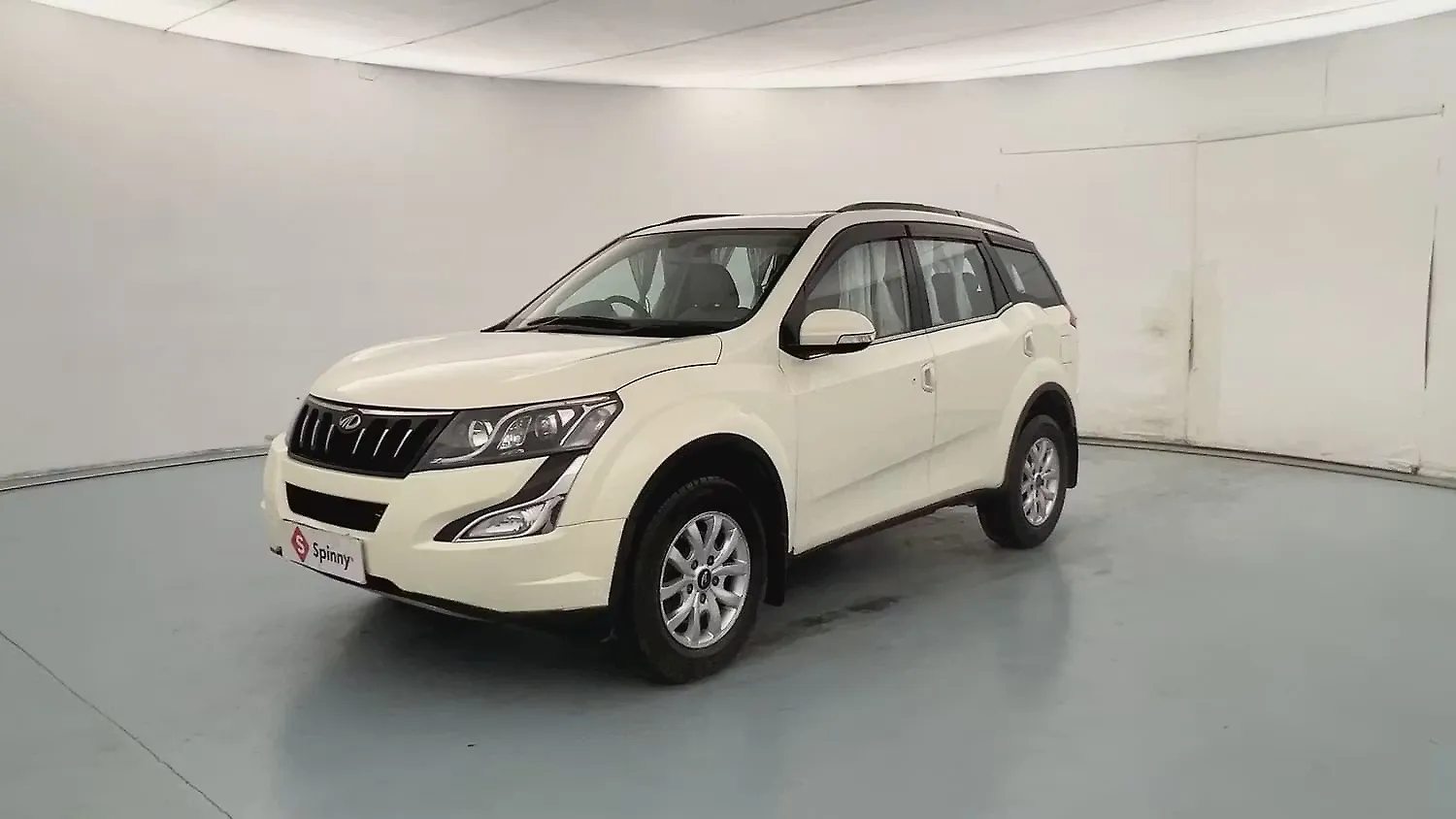 2015 महिंद्रा XUV500 w10 1