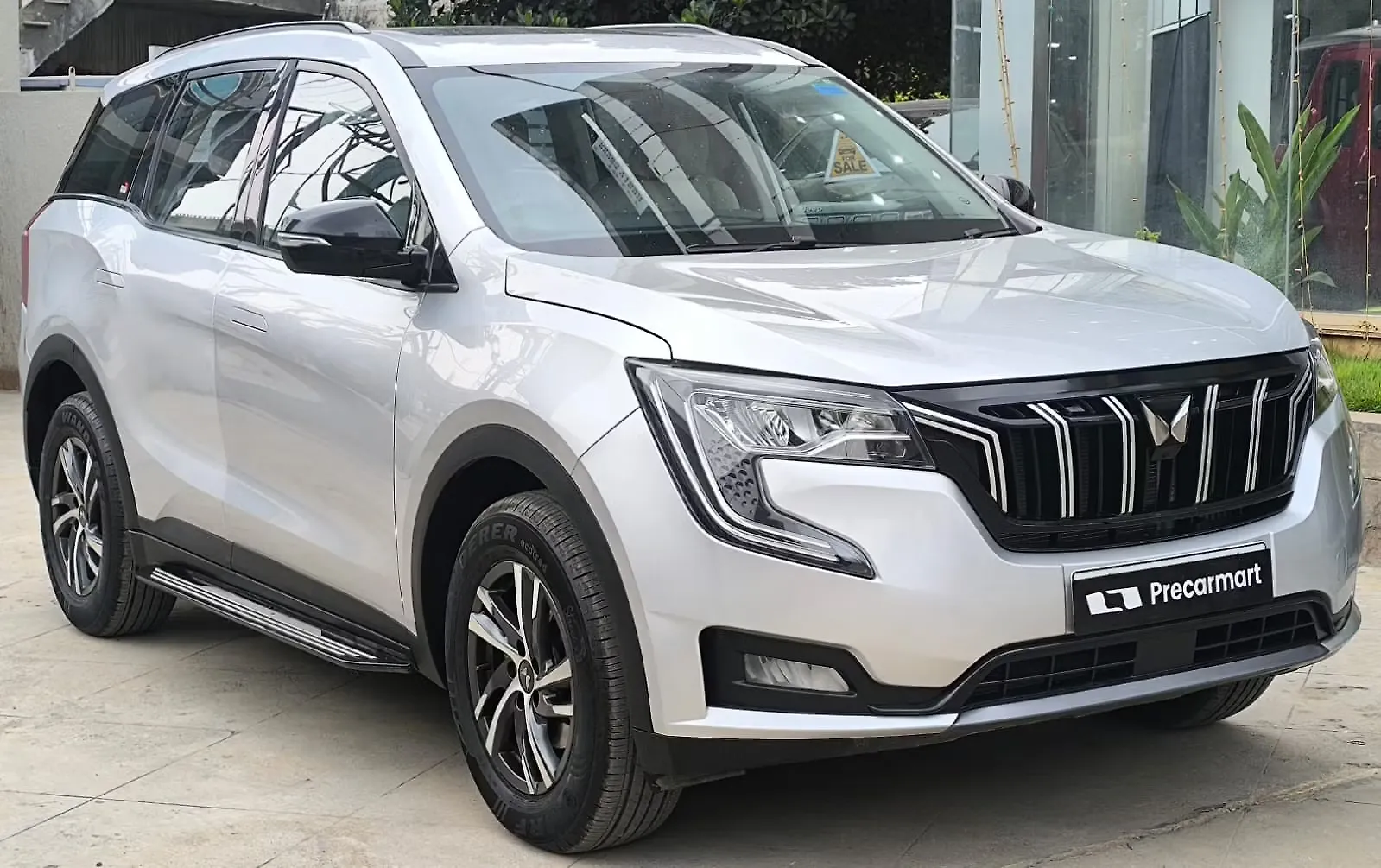 2022 Mahindra XUV700 AX 5 Petrol MT 7 STR [2021] 1