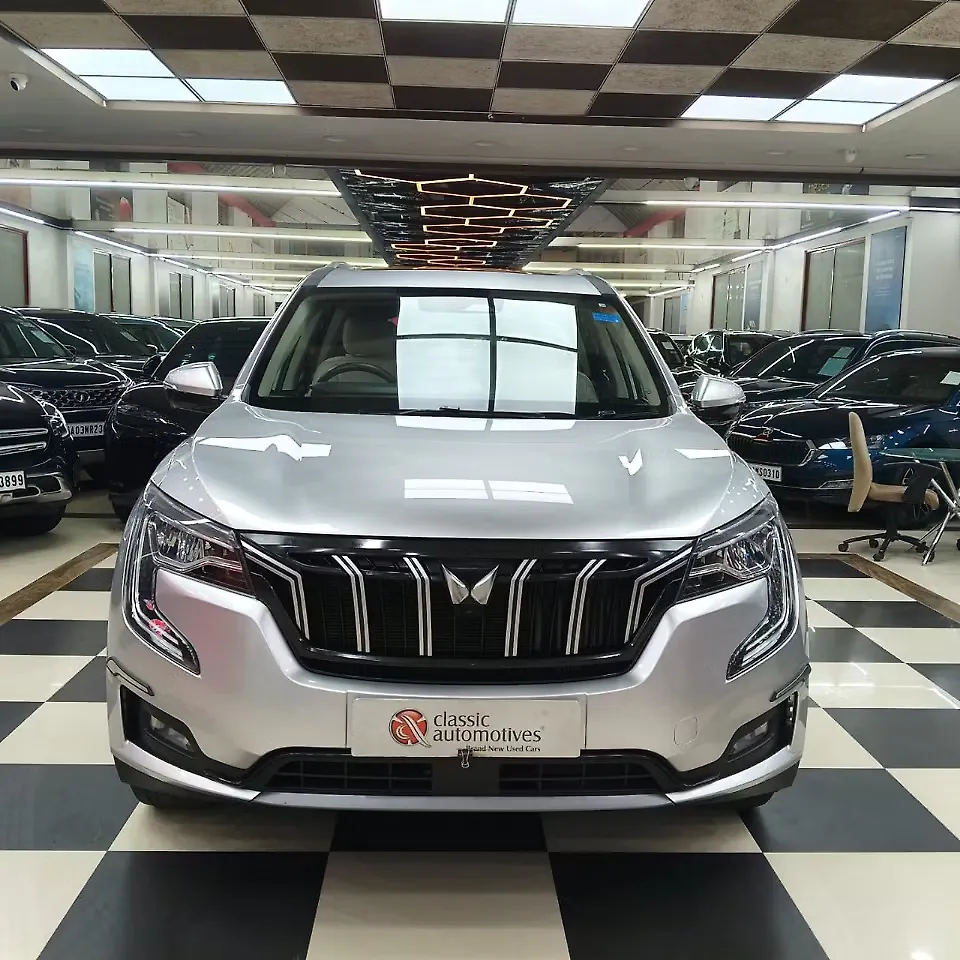 2023 महिंद्रा XUV700 AX7 Luxury Pack 2WD Petrol 2.0L Turbo Automatic 7 STR 1