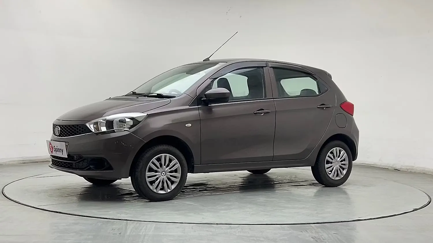 2018 Tata Tiago Revotron XT [2016-2019] 1