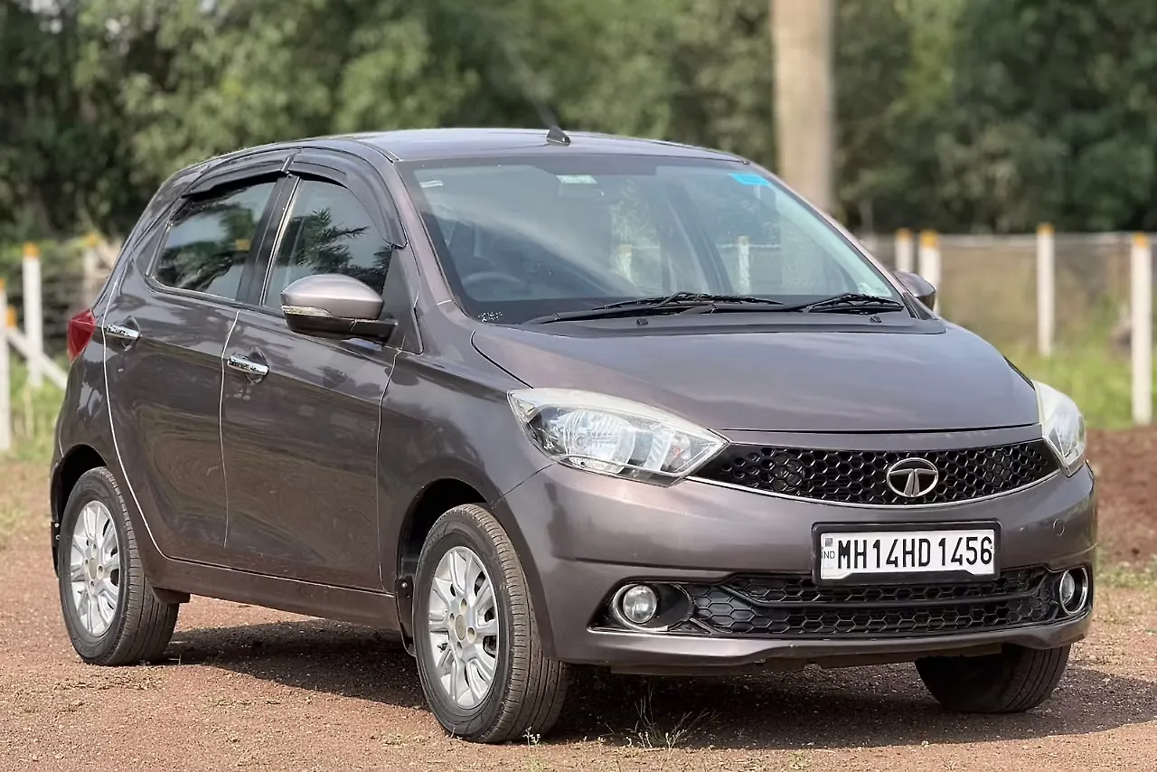 2018 Tata Tiago Revotron XZA [2017-2019] 1