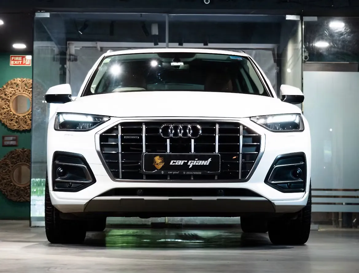 2022 Audi Q5 Technology 45 TFSI [2021-2024] 1