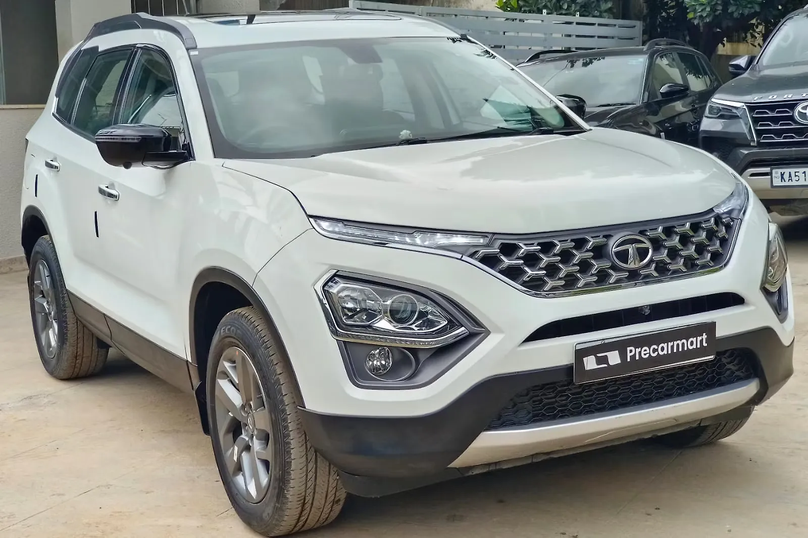 2022 Tata Safari XTA Plus 1