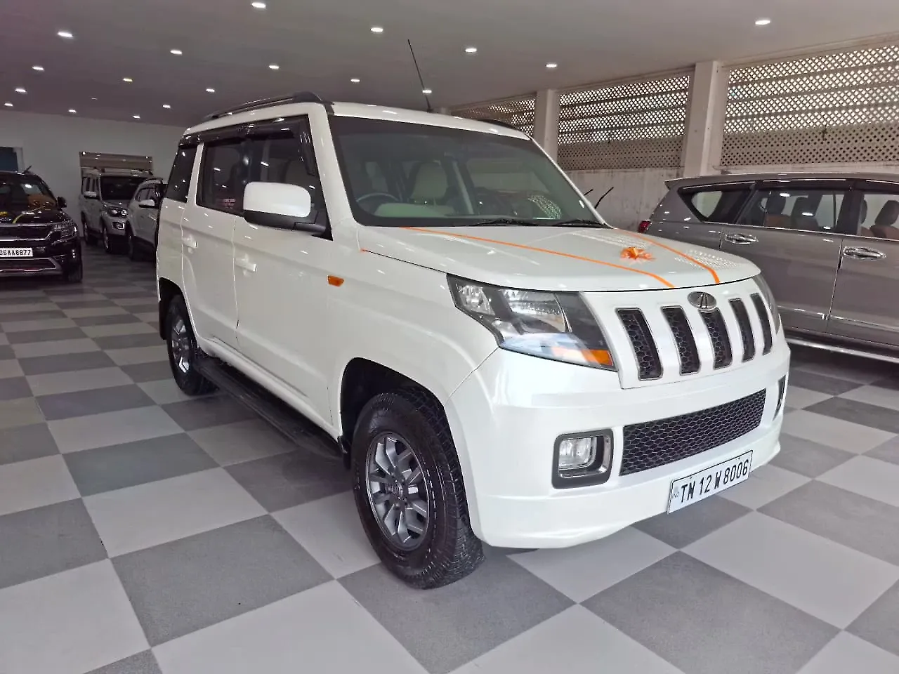2018 Mahindra TUV300 T10 Dual Tone 1
