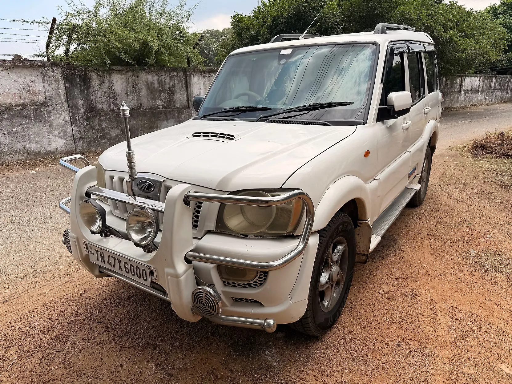 2011 Mahindra Scorpio VLX 2WD BS-IV 1