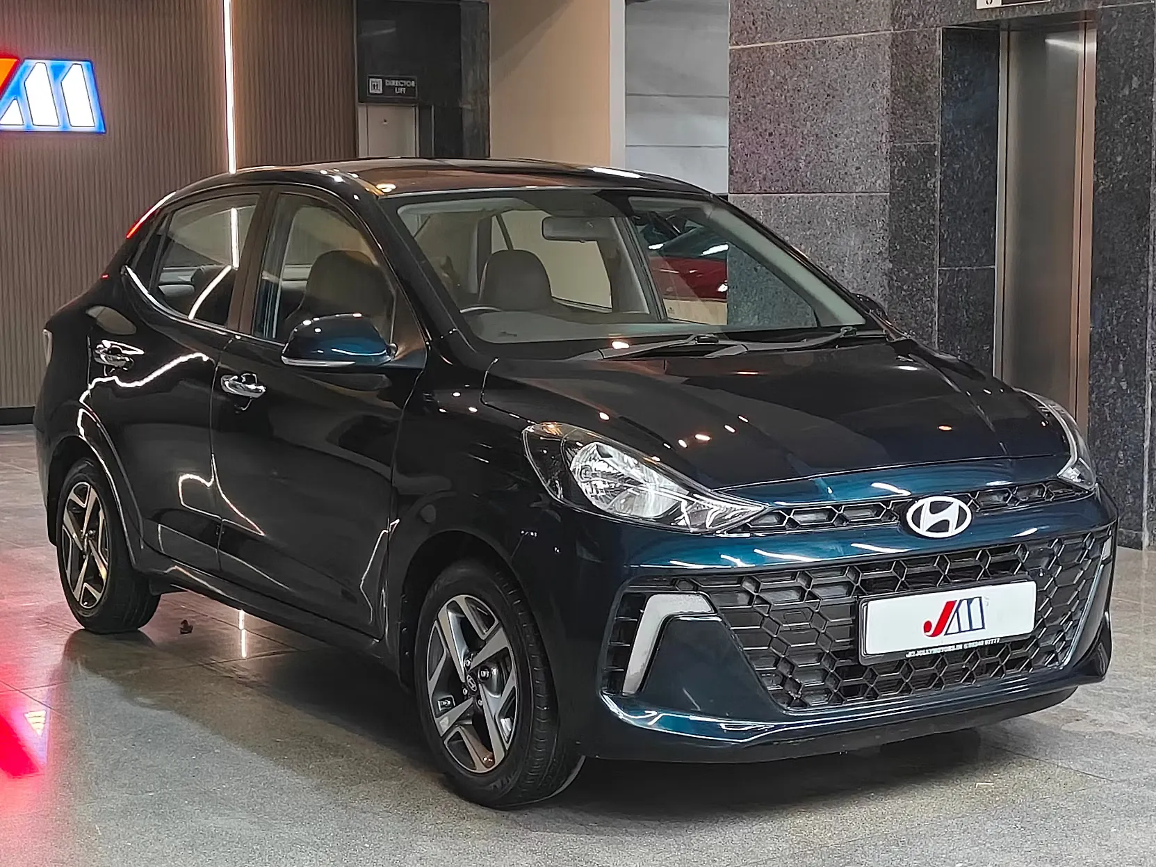 2025 Hyundai Aura SX CNG Manual 1