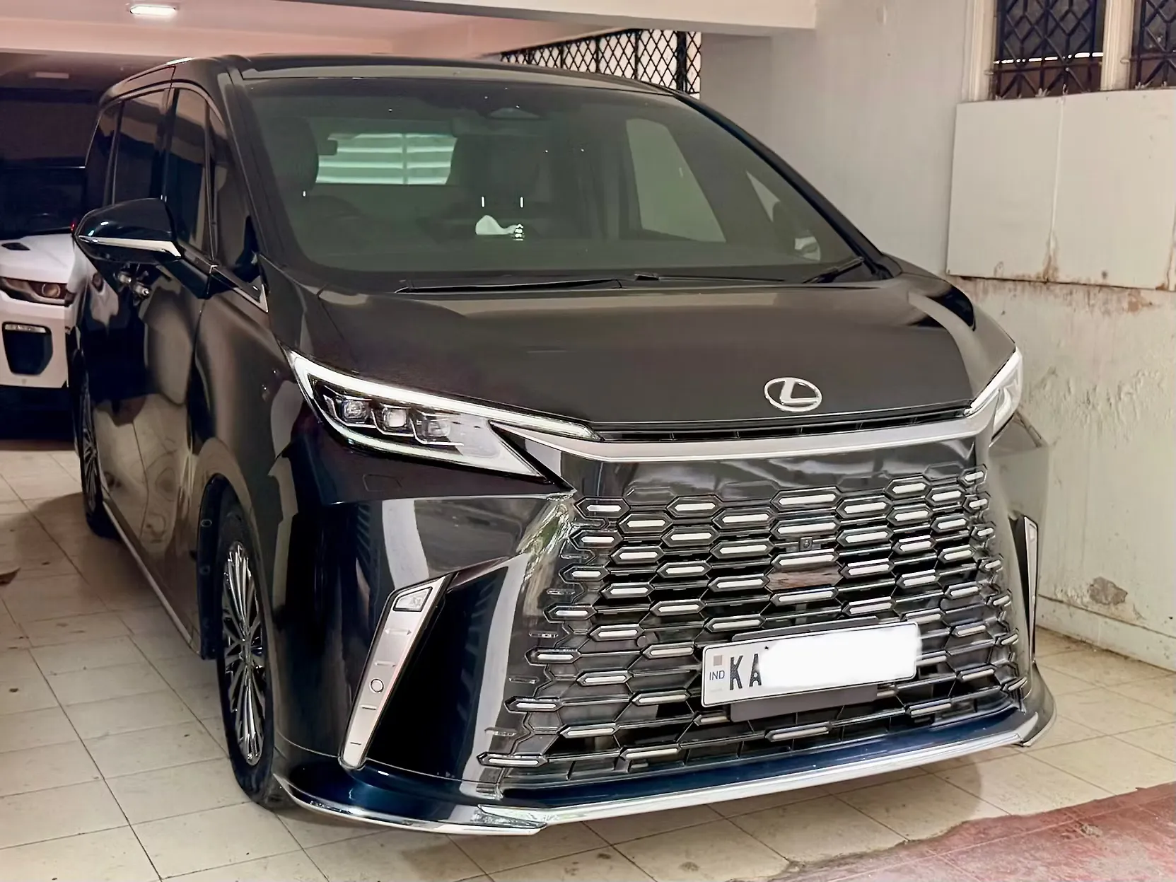 2024 लेक्सस LM 350h 4 STR Ultra Luxury [2024-2025] 1