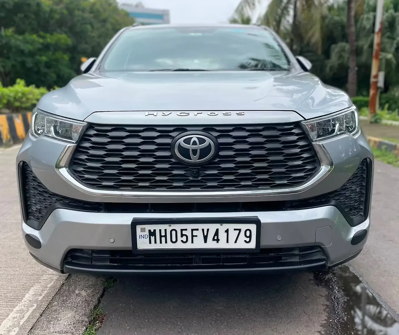 2025 Toyota Innova Hycross VX Hybrid (Electric + Petrol) Automatic (e-CVT) 7 STR 1