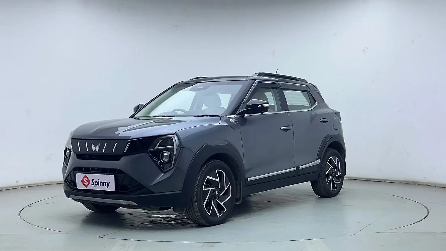 2024 Mahindra XUV 3XO AX7L Petrol 1.2L Turbo Automatic (TC) Dual Tone 1