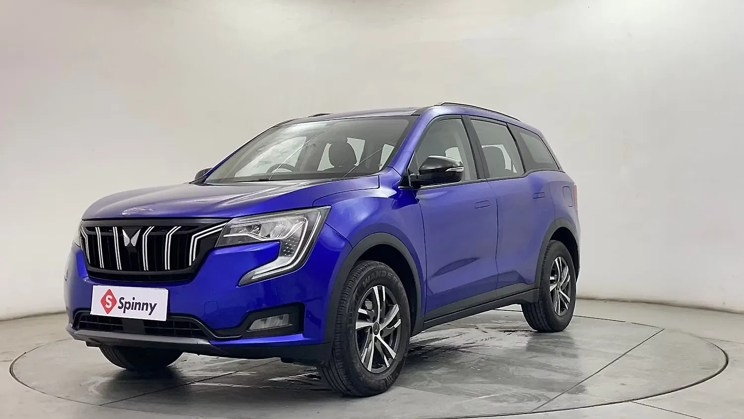 2022 Mahindra XUV700 AX 5 Petrol MT 5 STR [2021] 1