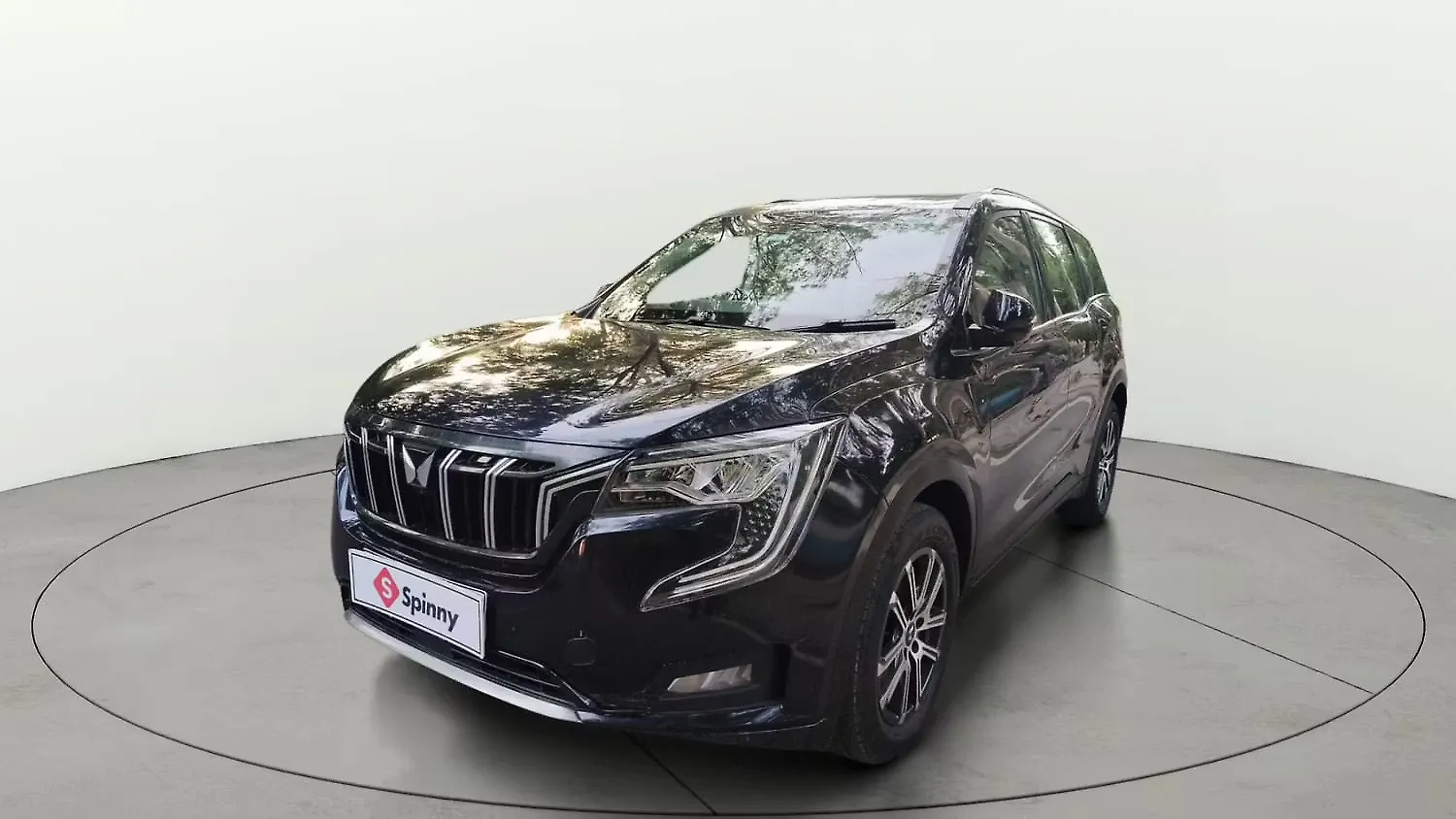 2022 Mahindra XUV700 AX 7 Diesel AT AWD Luxury Pack 7 STR [2021] 1