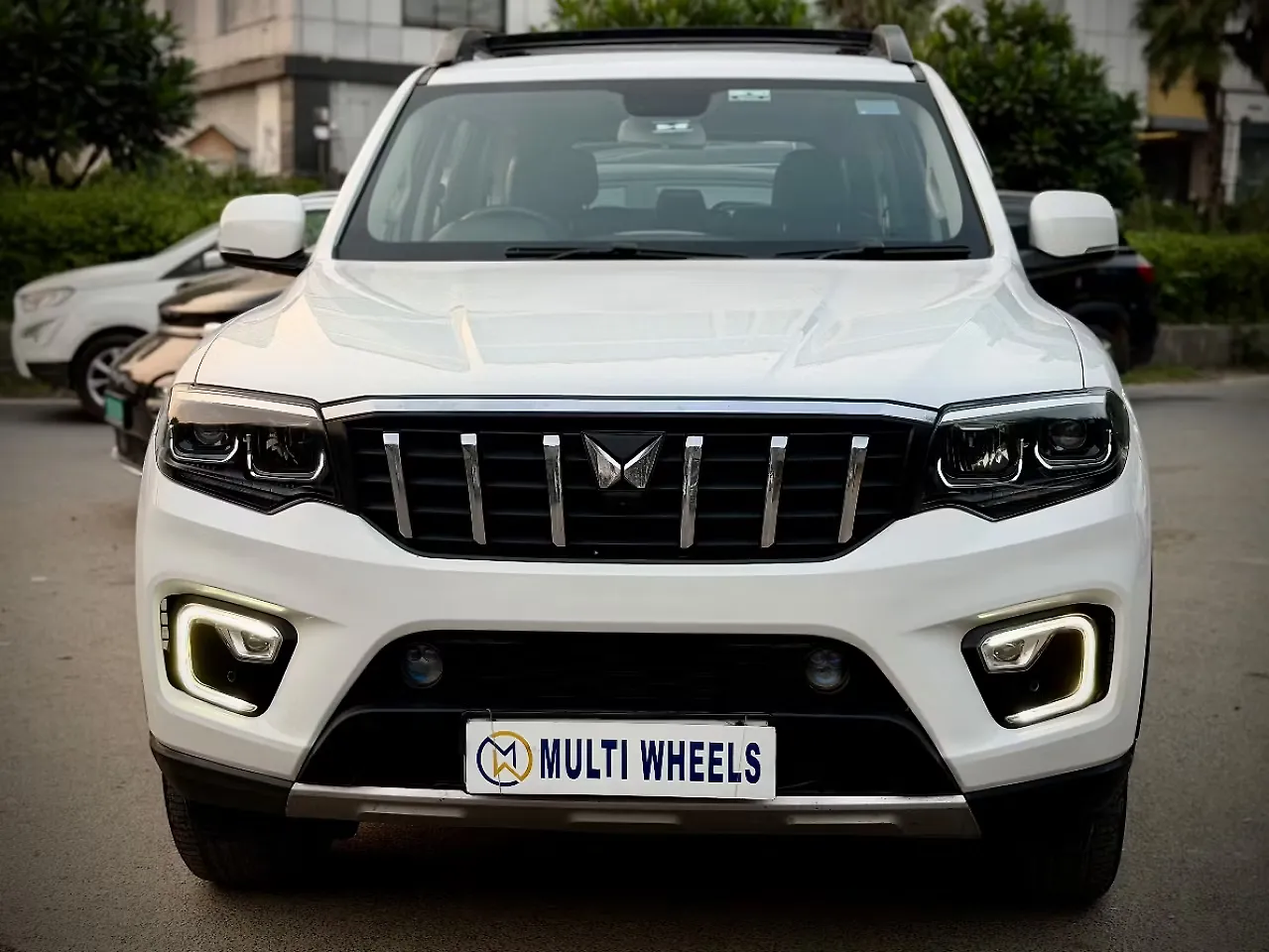 2023 Mahindra Scorpio N Z8 L Petrol MT 7 STR [2022] 1