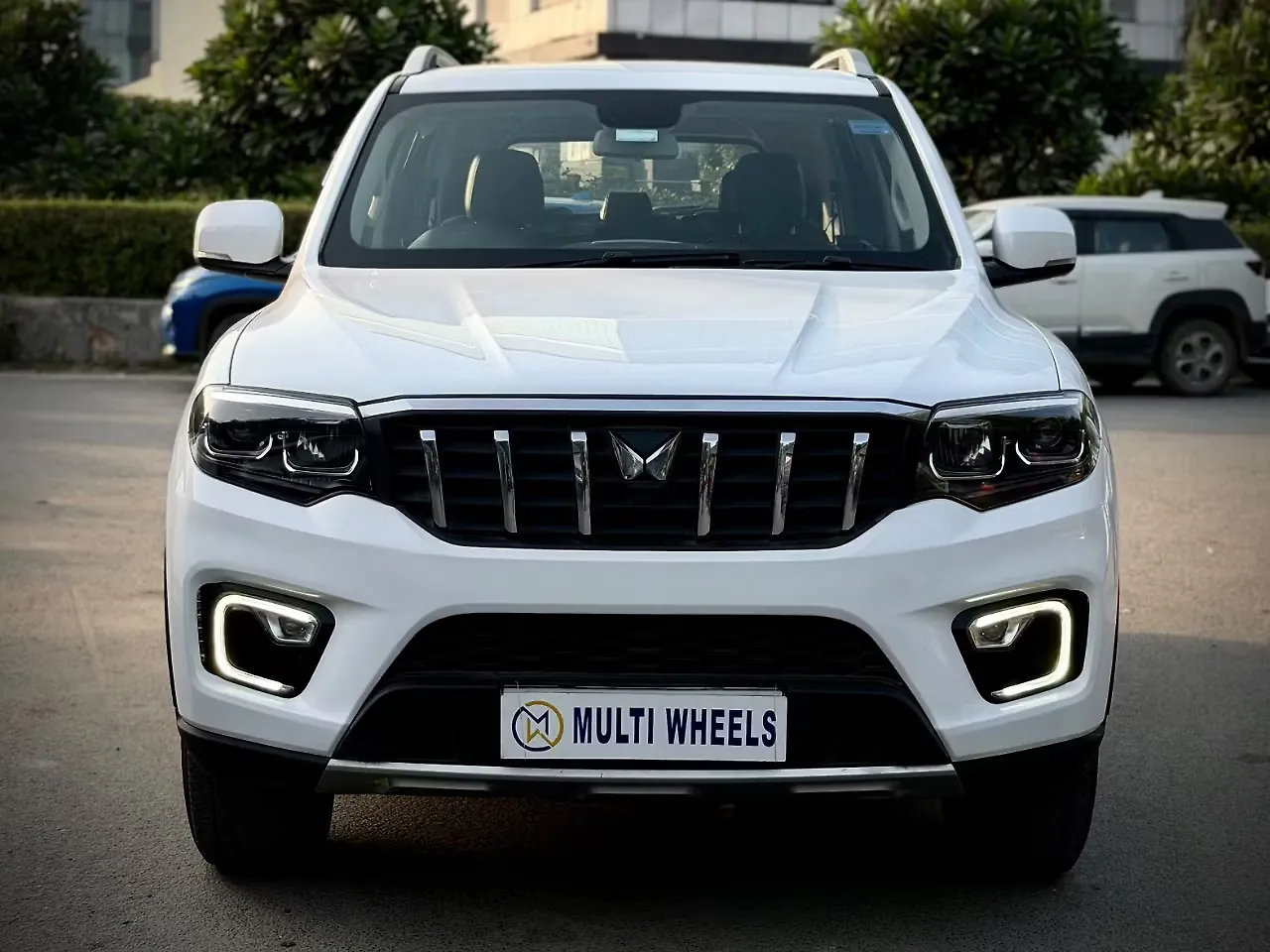 2024 Mahindra Scorpio N Z8 Petrol AT 7 STR 1