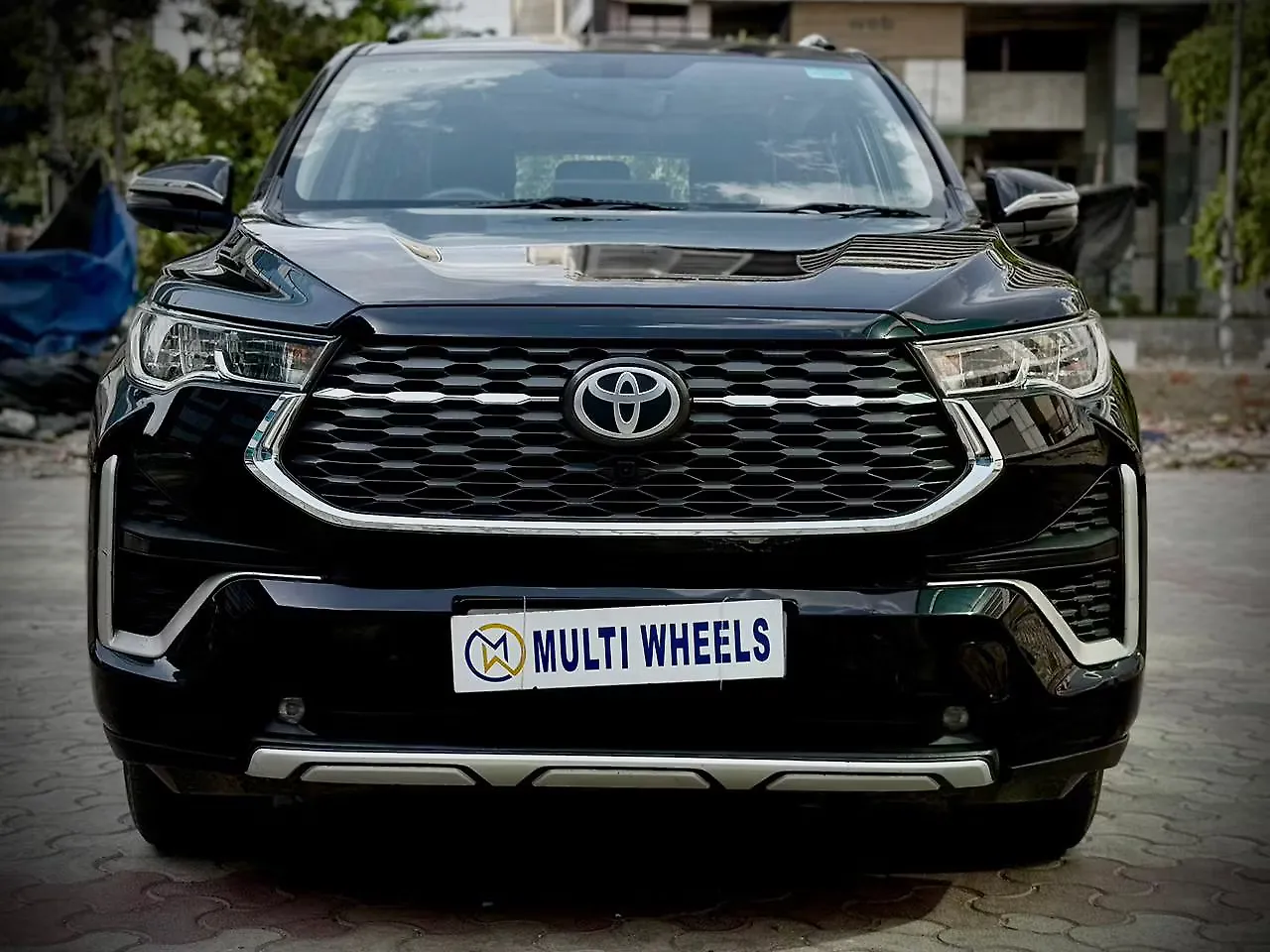 2025 Toyota Innova Hycross VX (O) Hybrid (Electric + Petrol) Automatic (e-CVT) 8 STR 1