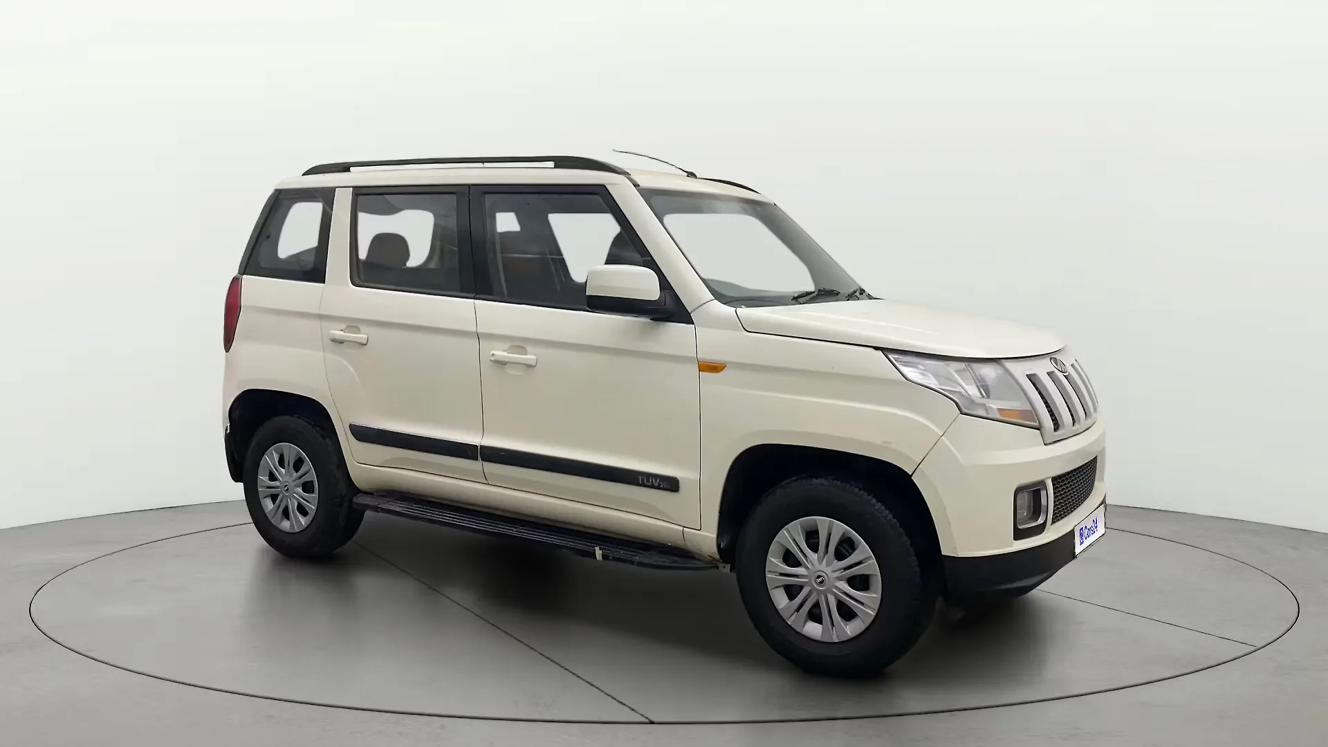 2017 Mahindra TUV300 T8 1