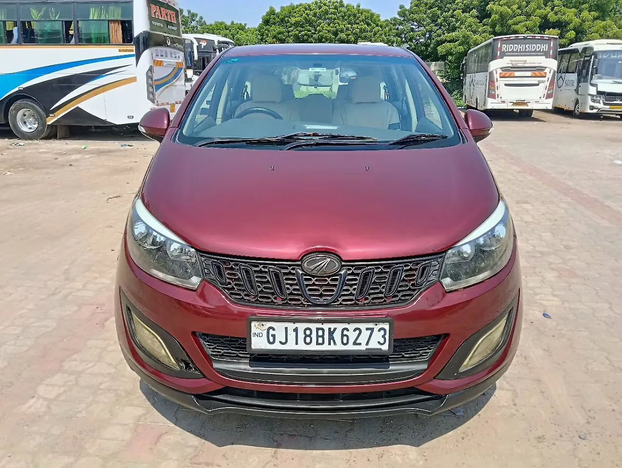 2019 Mahindra Marazzo M2 8 STR 1